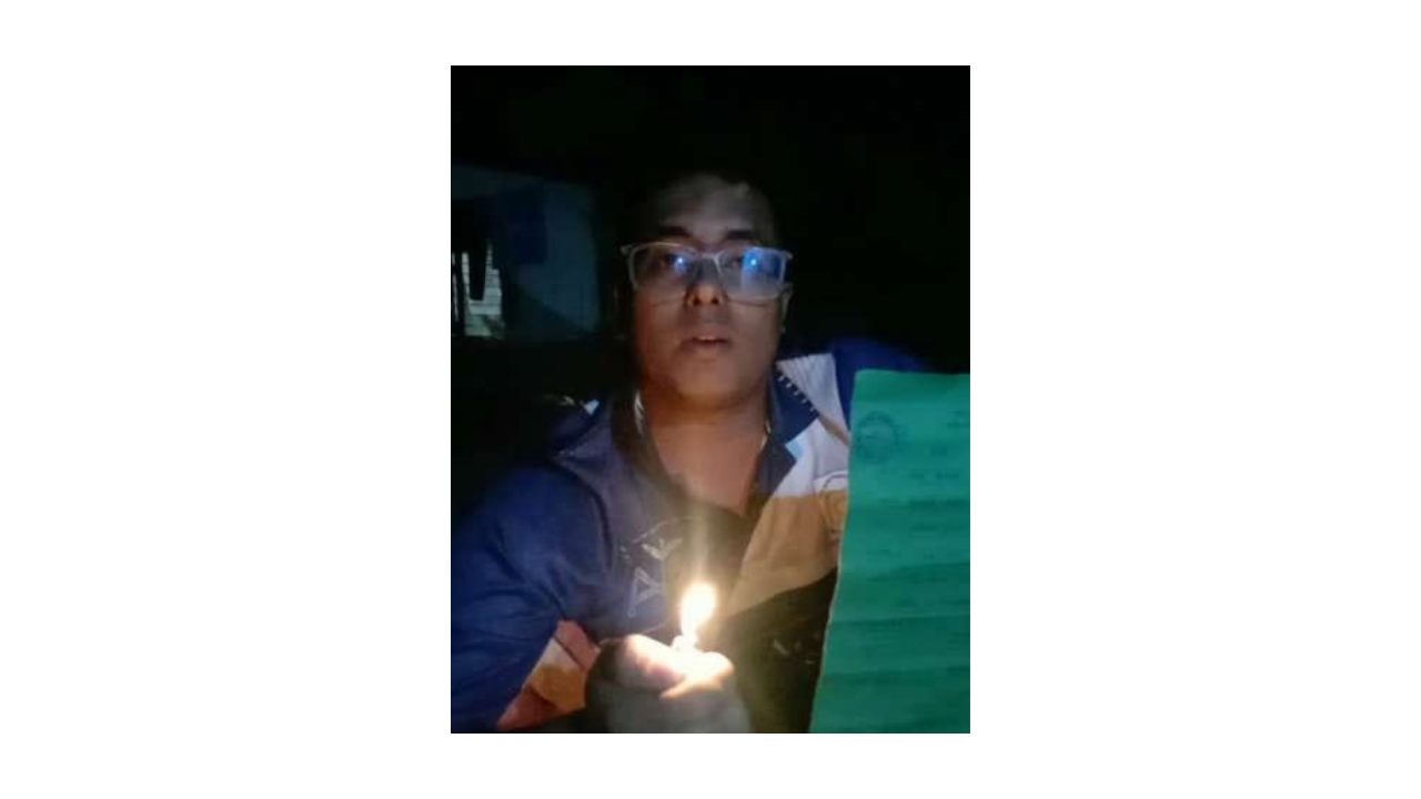 ব্রাকসু নির্বাচন স্থগিতে ক্ষোভ: লাইভে মনোনয়নপত্র পোড়ালেন দিপু